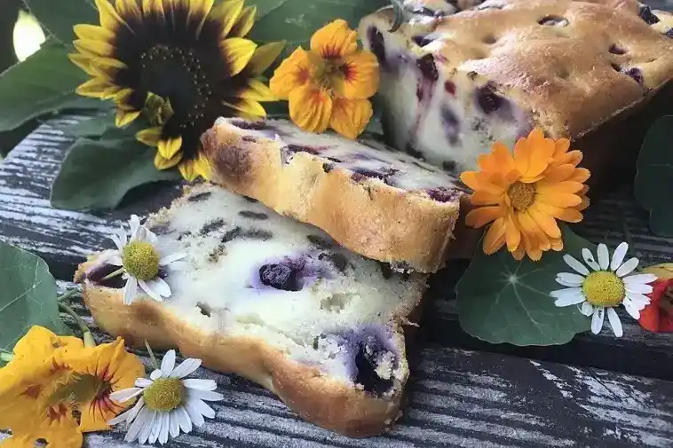 Bananenbrot mit Blaubeeren