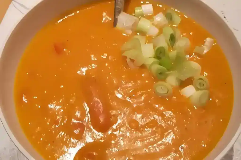 Kürbissuppe mit roten Linsen