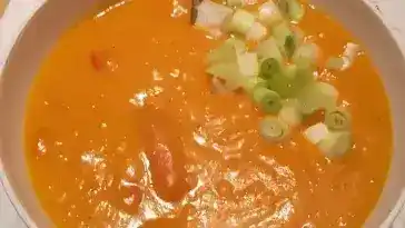 Kürbissuppe mit roten Linsen