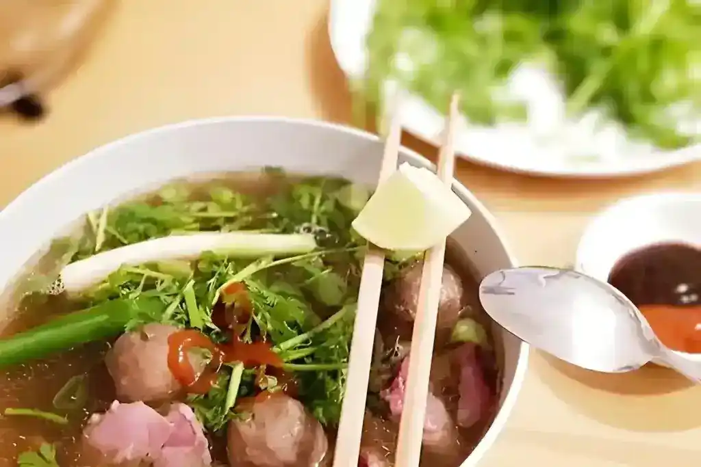 Pho Bo – Vietnamesische Rindfleischsuppe