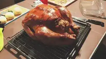 Pute im Ganzen gebraten mit Füllung - auf amerikanische Art