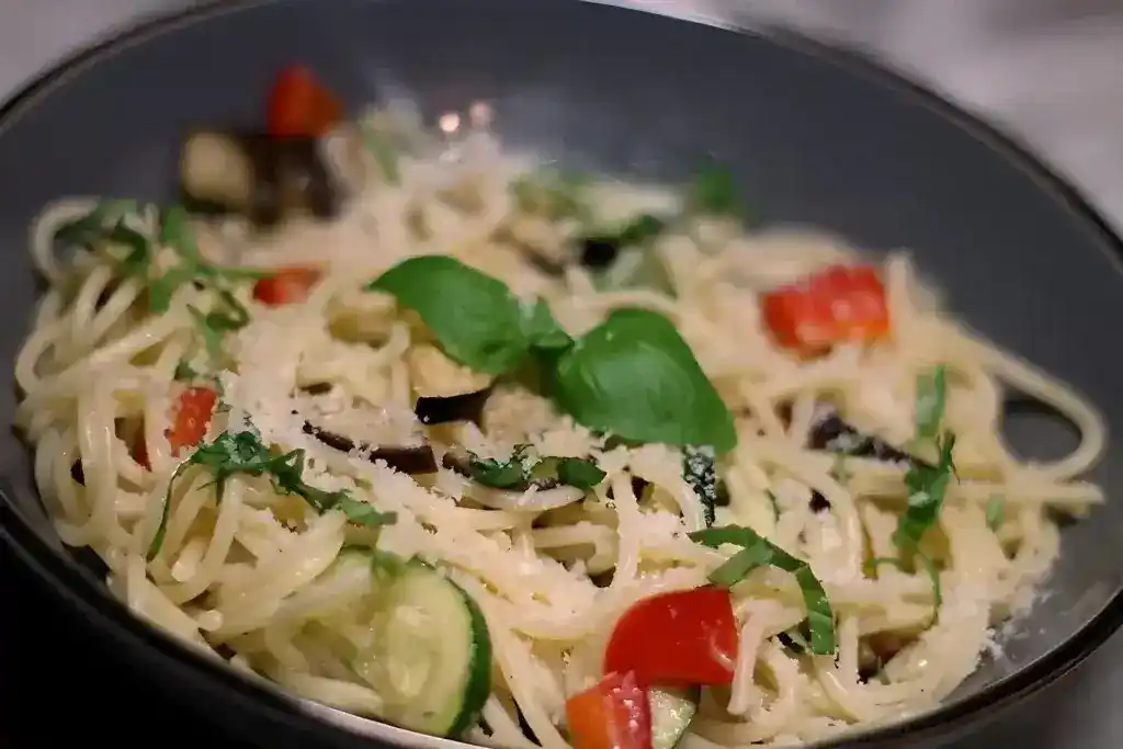 Spaghettisalat mit Grillgemüse