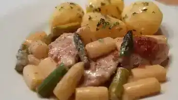 Spargelpfanne mit Hähnchen
