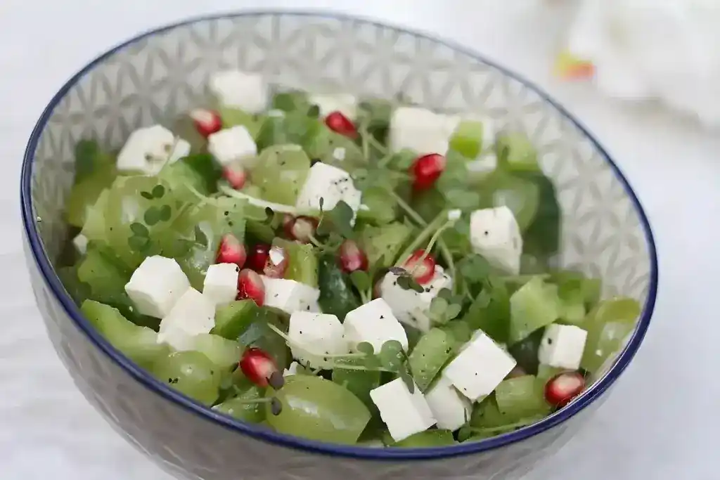 Trauben – Paprika – Salat mit Schafskäse