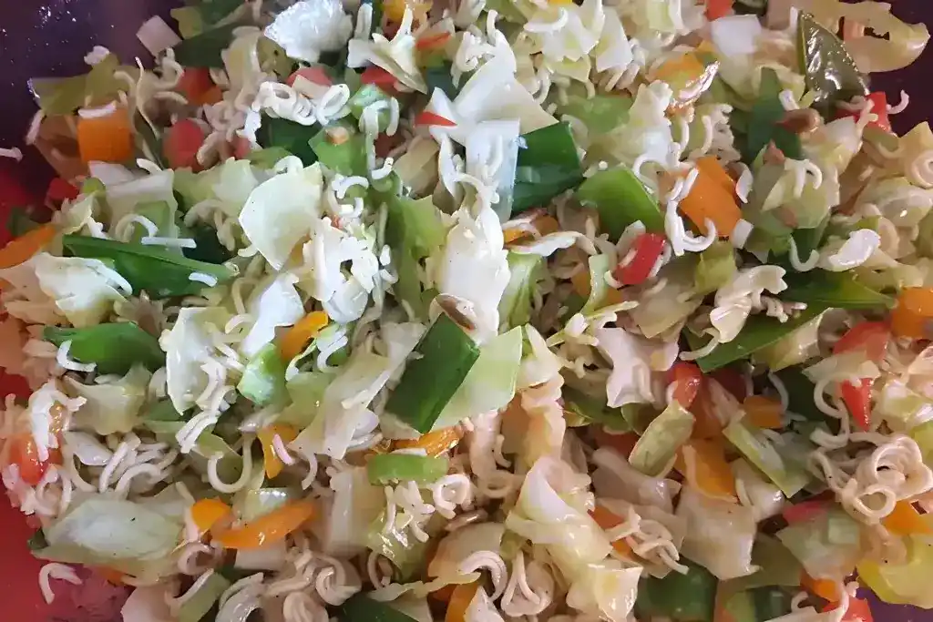 Asia Nudelsalat mit Chinakohl