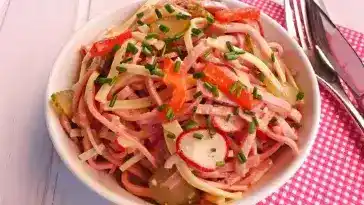 Bunter Wurstsalat