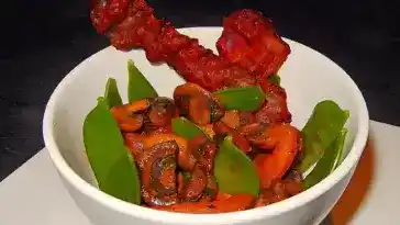 Champignonsalat mit Zuckerschoten