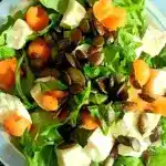 Erfrischender Sommersalat mit Wassermelone und Rucola