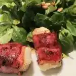 Feldsalat mit Granatapfel und Ziegenkase im Speckmantel 4x
