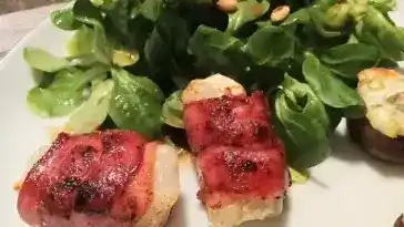 Feldsalat mit Granatapfel und Ziegenkase im Speckmantel 4x