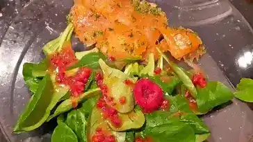 Gebeizter Lachs als Vorspeise