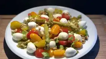 Grüner Spargelsalat mit Balsamico-Vinaigrette
