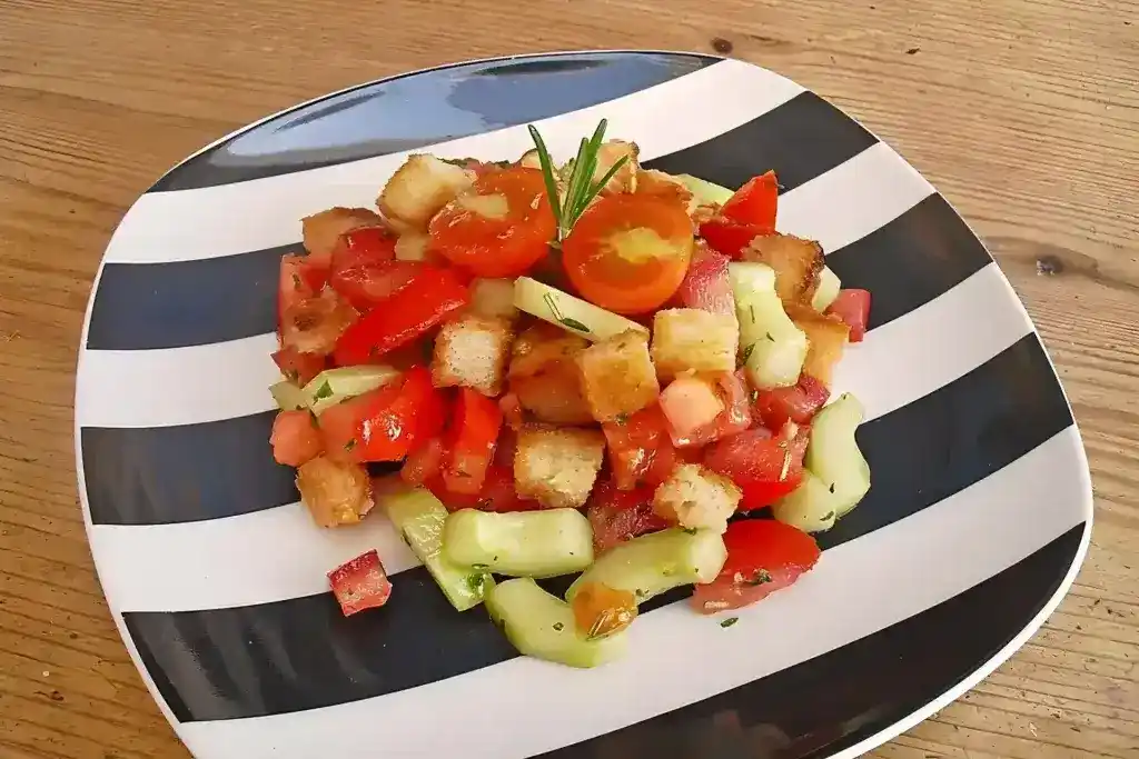 Italienischer-Brotsalat-Panzanella-speciale