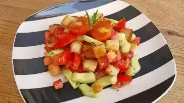 Italienischer-Brotsalat-Panzanella-speciale