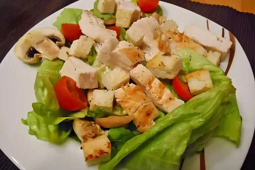 Italienischer Salat mit Hähnchenbrust