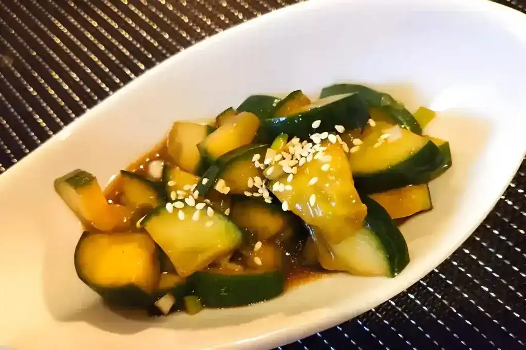 Japanisch-koreanischer Gurkensalat