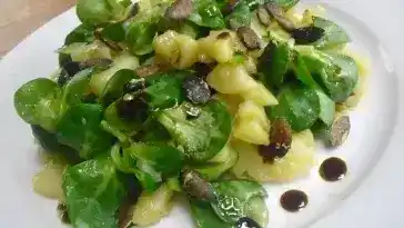 Kartoffelsalat mit Kürbiskernöl und Feldsalat