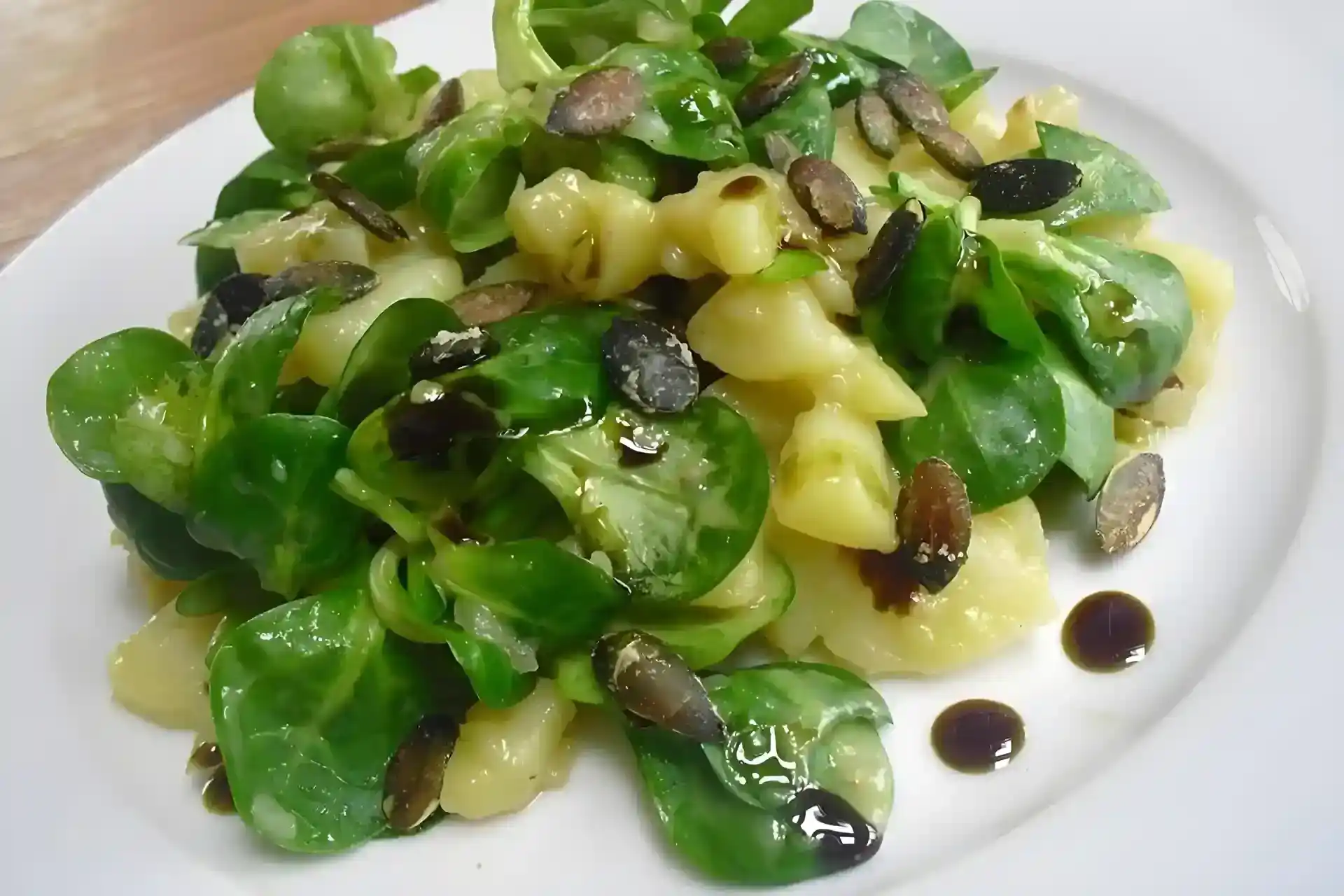 Kartoffelsalat mit Kürbiskernöl und Feldsalat