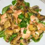 Knoblauch Garnelen mit Krauterchampignons auf Feldsalat 4x