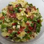 Mediterraner Nudelsalat mit getrockneten Tomaten und Pinienkernen 4x