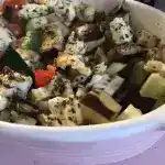 Mediterranes Ofengemüse mit Feta & frischen Kräutern