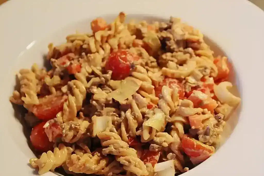 Nudelsalat mit Hackfleisch