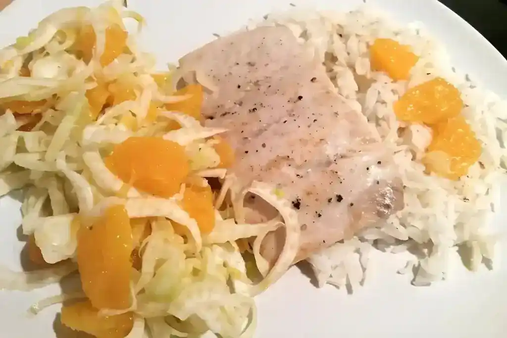 Pangasius auf Fenchelsalat in Orangenvinaigrette