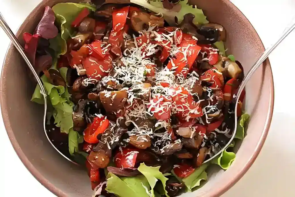 Pflücksalate mit Riesengarnelen und gebratenem Champignongemüse