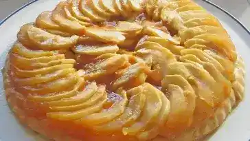 Apfeltarte mit Vanillesoße