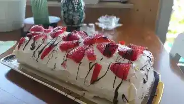 Biskuitrolle mit Erdbeerfüllung 🍰