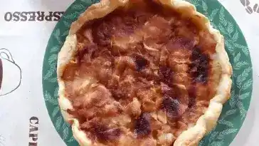Blätterteig-Tarte mit Apfel und Birne