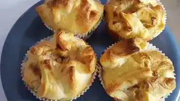 Fruchtige Apfelwolken aus Blätterteig in der Muffinform