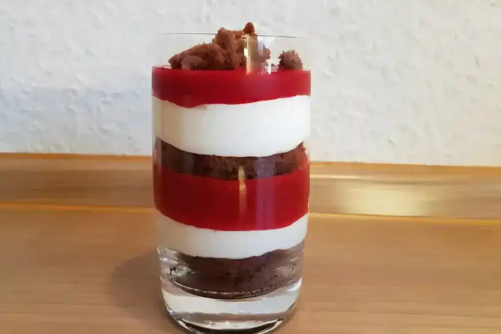 Lebkuchen-Himbeer-Dessert im Glas