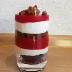 Lebkuchen-Himbeer-Dessert im Glas