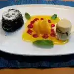 Schokoladentortchen mit Vanilleparfait und Orangenragout 4x