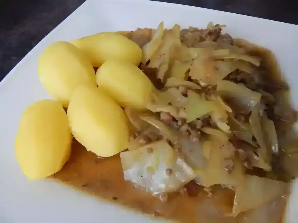 Weißkohl Schmorkohl oder geplatzte Kohlroulade