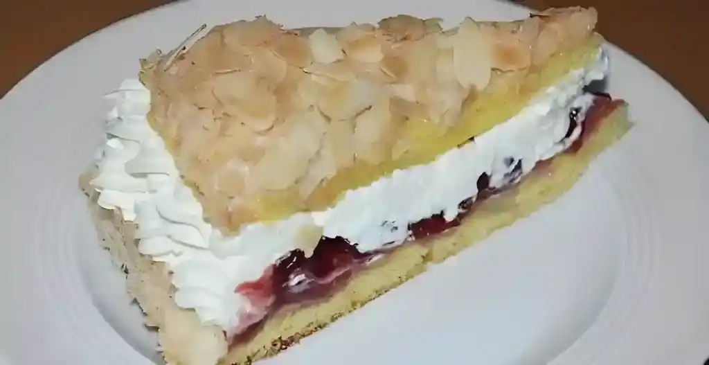 Einfache Himmelstorte mit Sauerkirschen