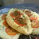 Italienische Tomaten-Mozzarella-Schiffchen