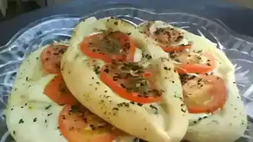 Italienische Tomaten-Mozzarella-Schiffchen