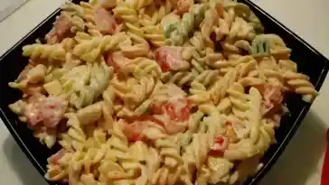Leichter Nudelsalat mit Hähnchen und Joghurt