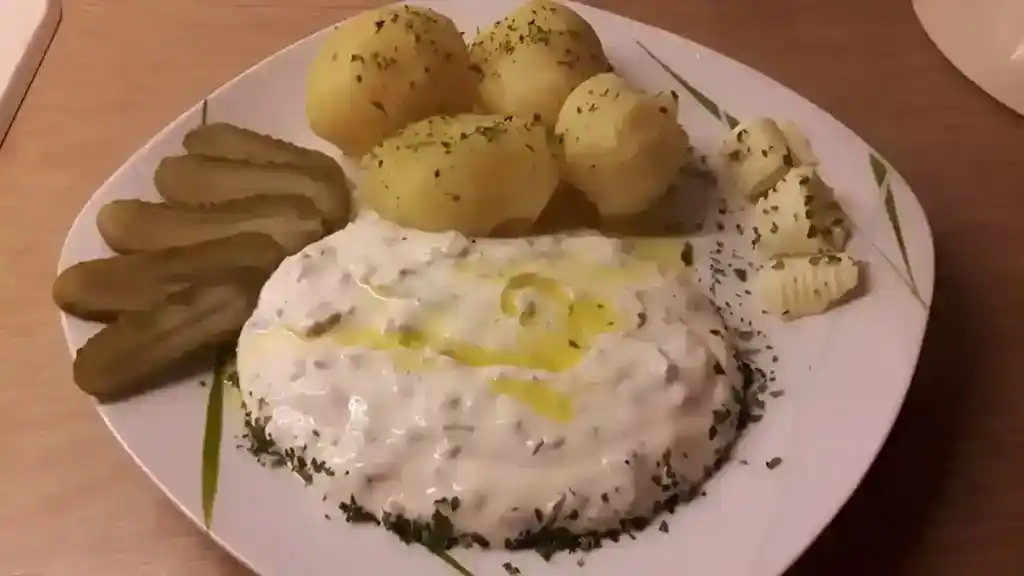 Kartoffeln mit quark und leinöl nach opas art