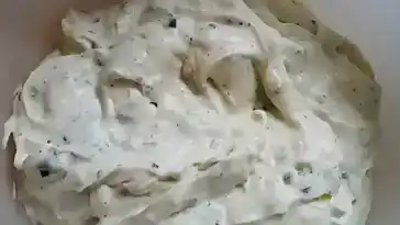 Knoblauchdip zum Reinlegen in 2 Minuten zubereitet 4x