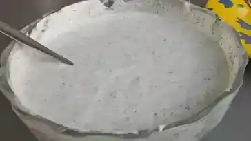 Knoblauchsoße mit Schmand und Joghurt Rezept