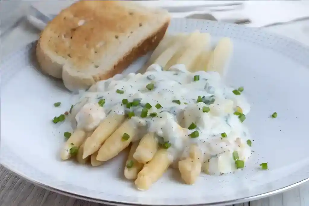 Spargel mit Eiersauce