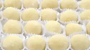 Ostergeback Eierlikorkugeln mit weise Schokolade 4x