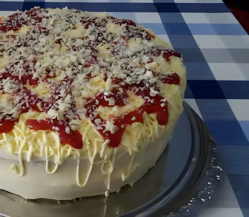 ERDBEER-SPAGHETTIEIS-TORTE