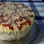 ERDBEER-SPAGHETTIEIS-TORTE