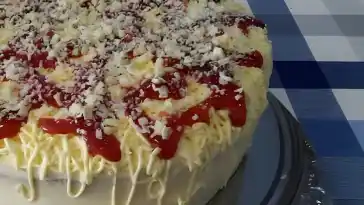 ERDBEER-SPAGHETTIEIS-TORTE