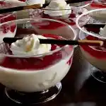 Eierlikörcreme mit Früchten