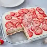 Erdbeer-Kokos-Tiramisu: Ein leckeres und erfrischendes Dessert